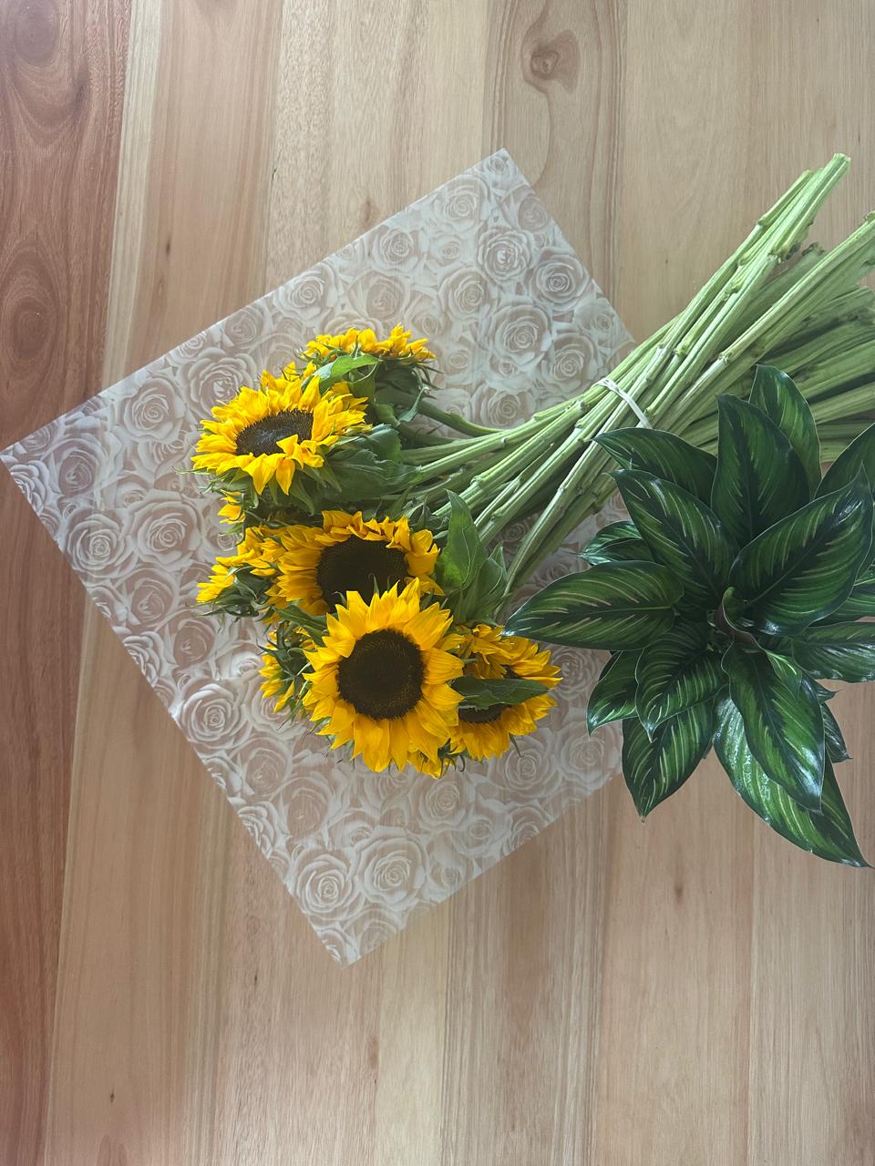 Emballage cellophane pour fleurs : imprimé rose jaune transparent (paquet de 20)