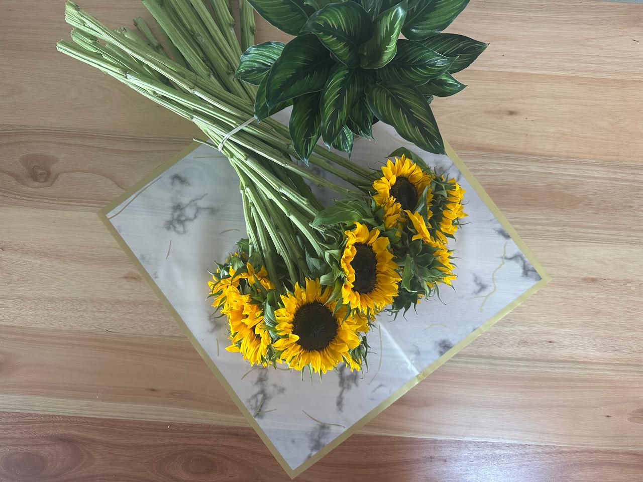 Emballage cellophane pour fleurs : Marbre blanc et doré (paquet de 20)