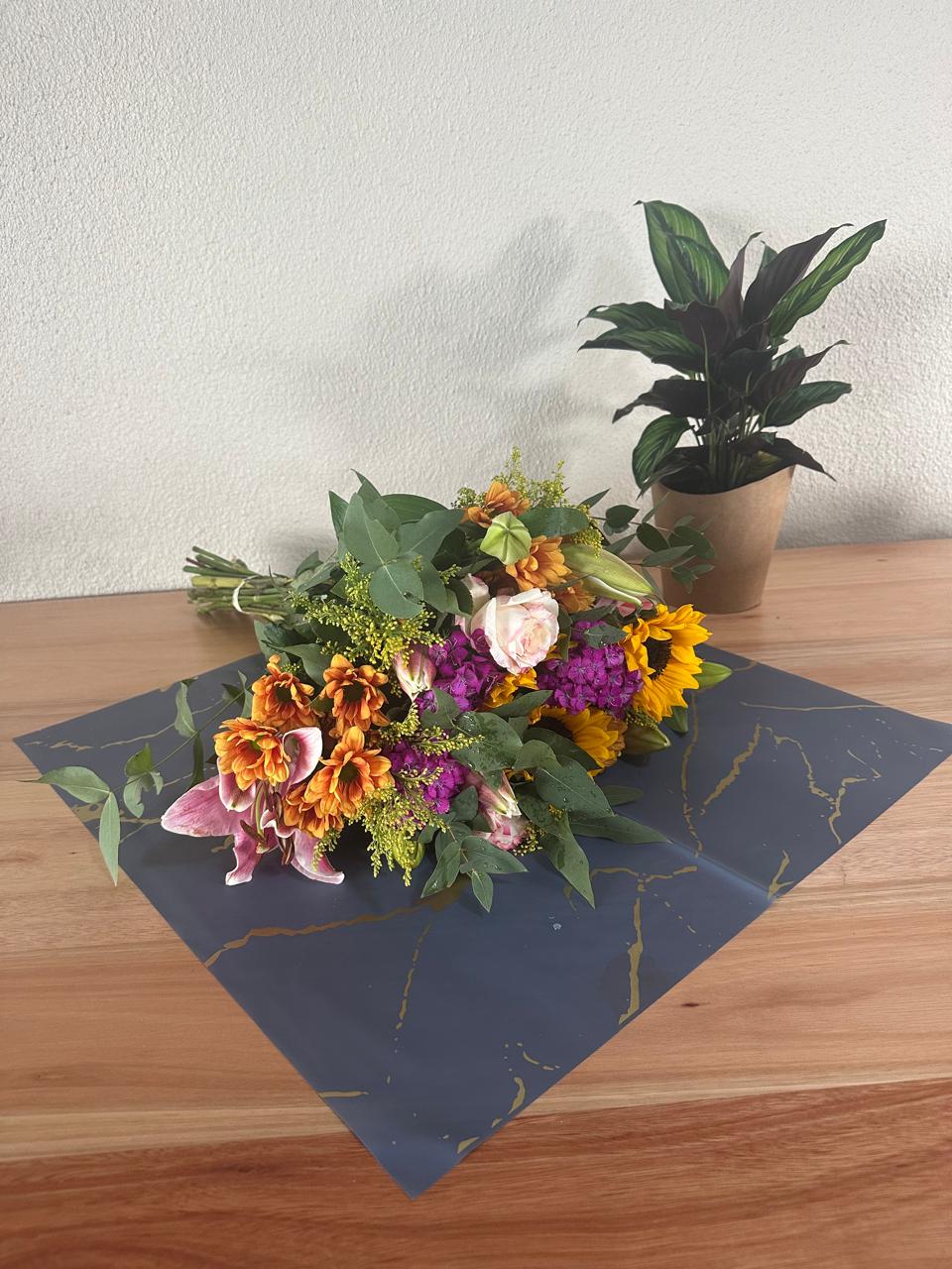 Emballage cellophane pour fleurs : marbre gris et doré (paquet de 20)