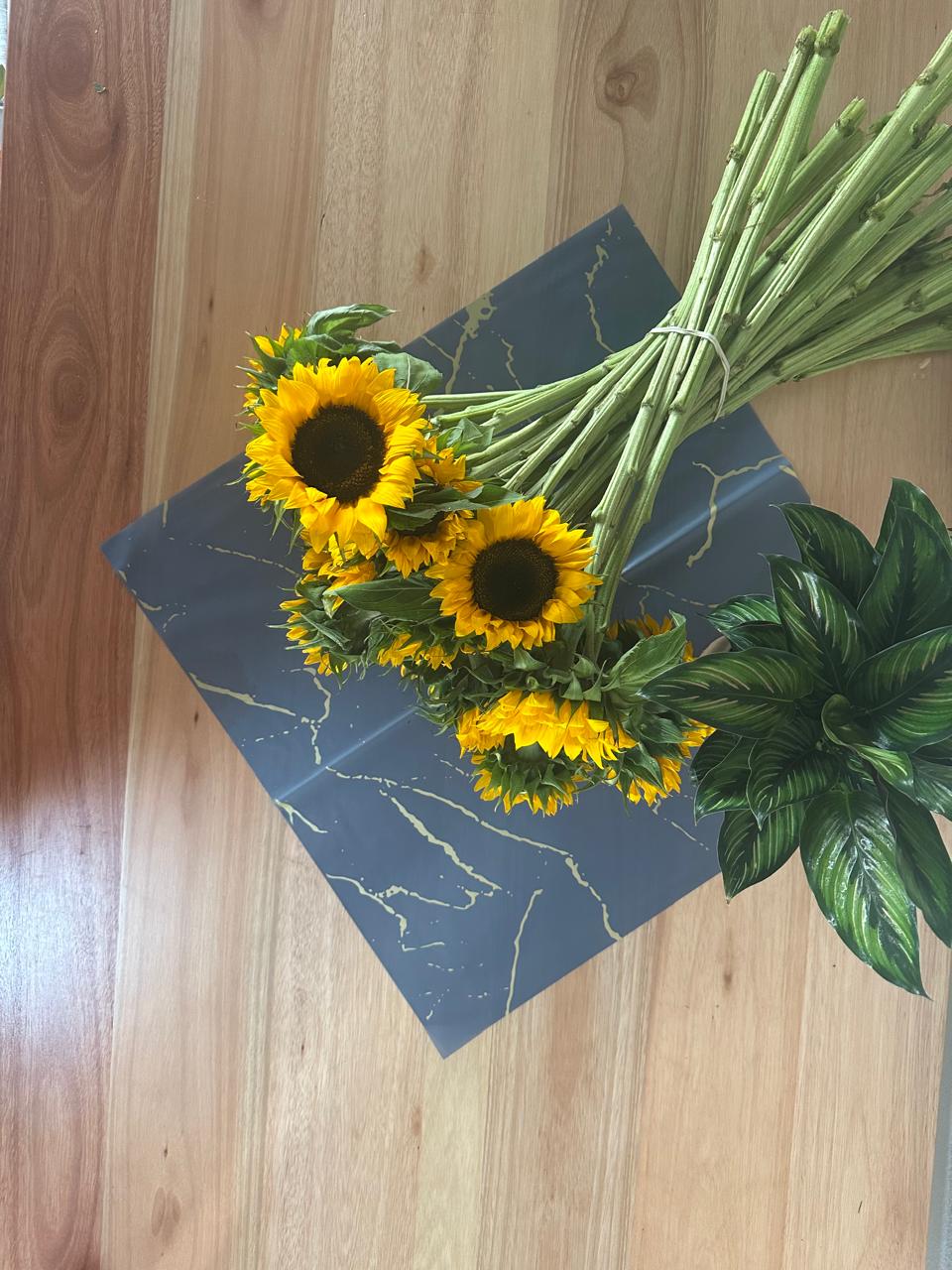 Emballage cellophane pour fleurs : marbre gris et doré (paquet de 20)