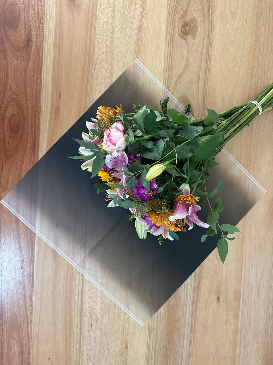 Emballage cellophane pour fleurs : noir transparent avec bordure blanche (paquet de 20)