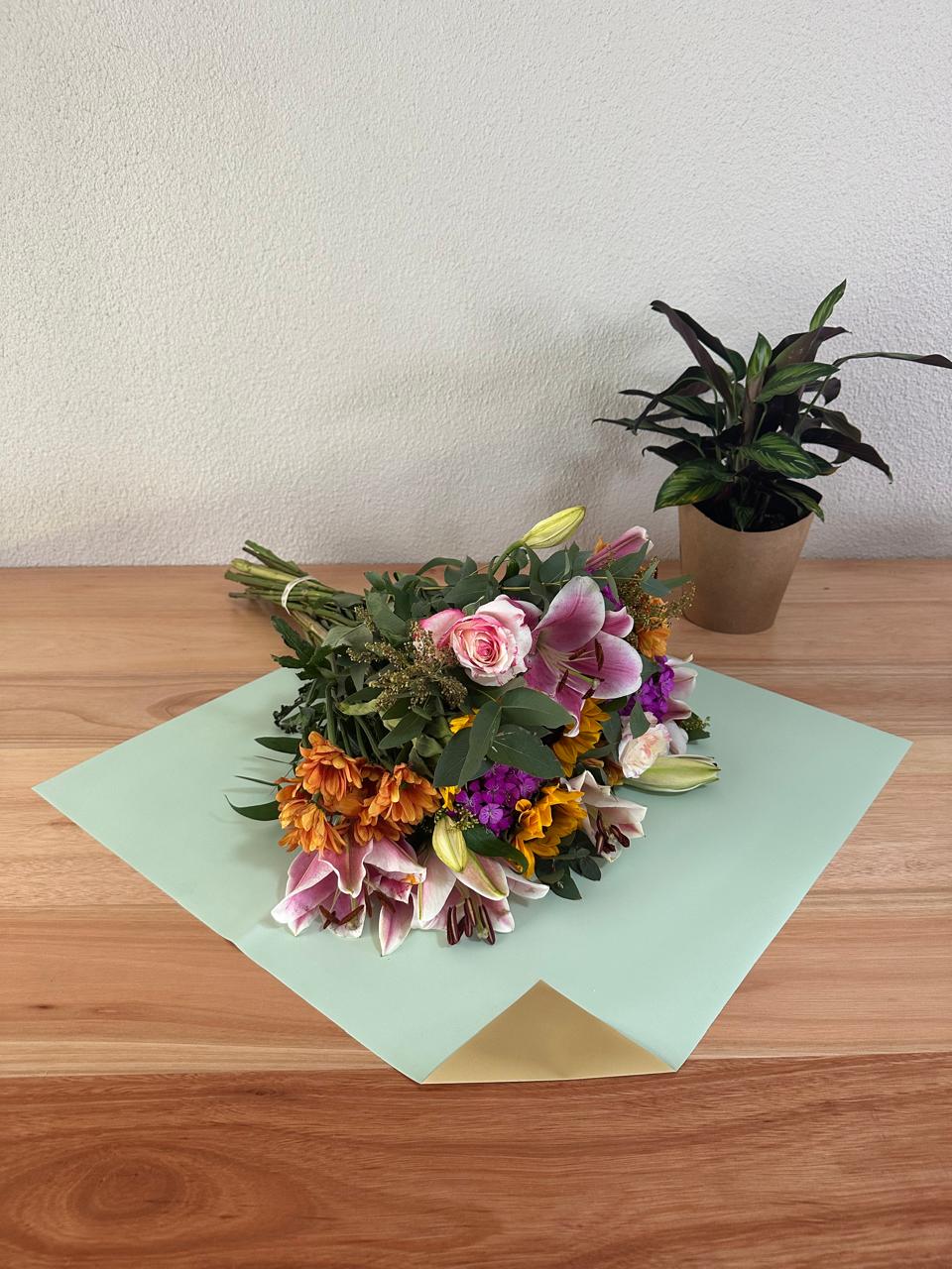 Emballage cellophane pour fleurs : vert sauge et or bicolore (paquet de 20)