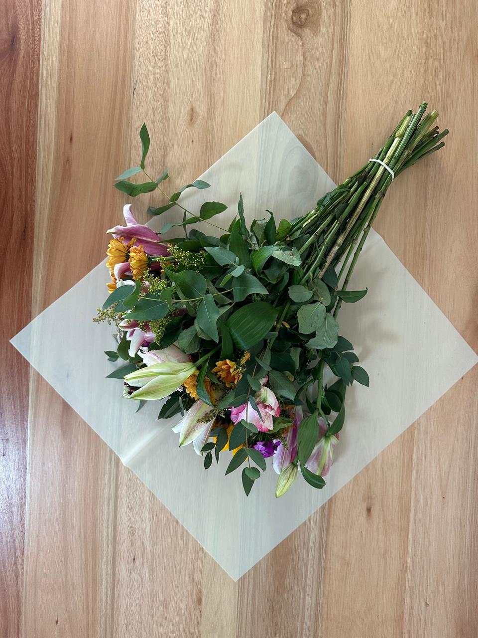 Emballage cellophane pour fleurs : jaune clair transparent (paquet de 20)