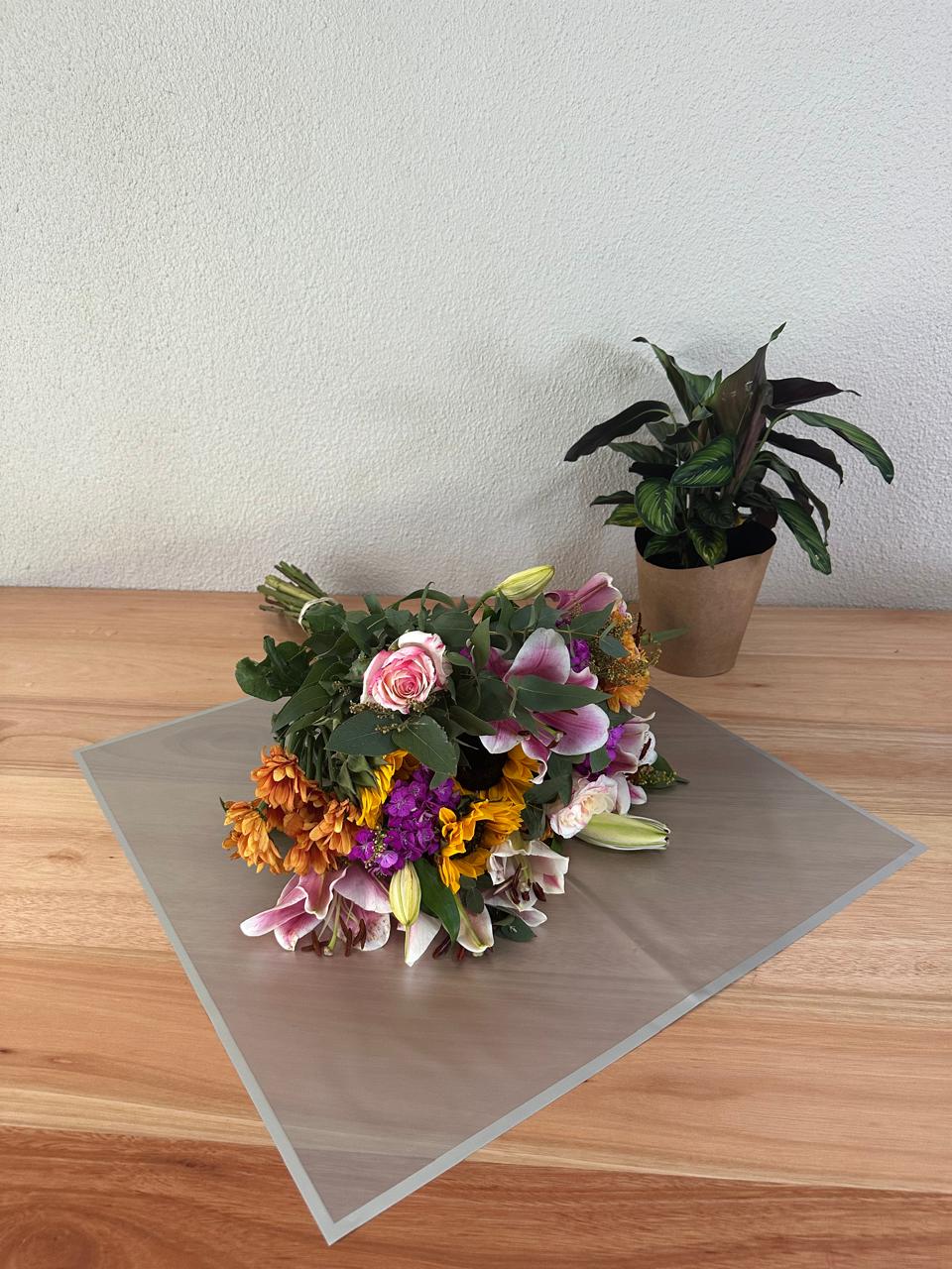 Emballage cellophane pour fleurs : argent transparent avec bordure argentée (paquet de 20)