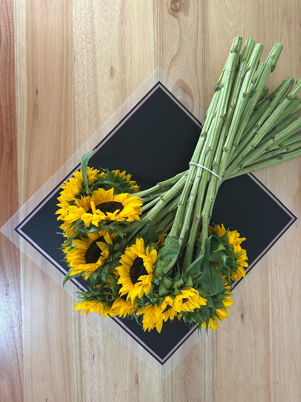 Emballage de fleurs en cellophane : noir semi-transparent avec bordure givrée et bordure dorée (paquet de 20)