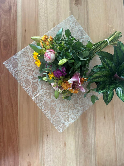 Emballage cellophane pour fleurs : imprimé rose jaune transparent (paquet de 20)