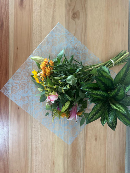 Emballage cellophane pour fleurs : imprimé rose bleu transparent (paquet de 20)
