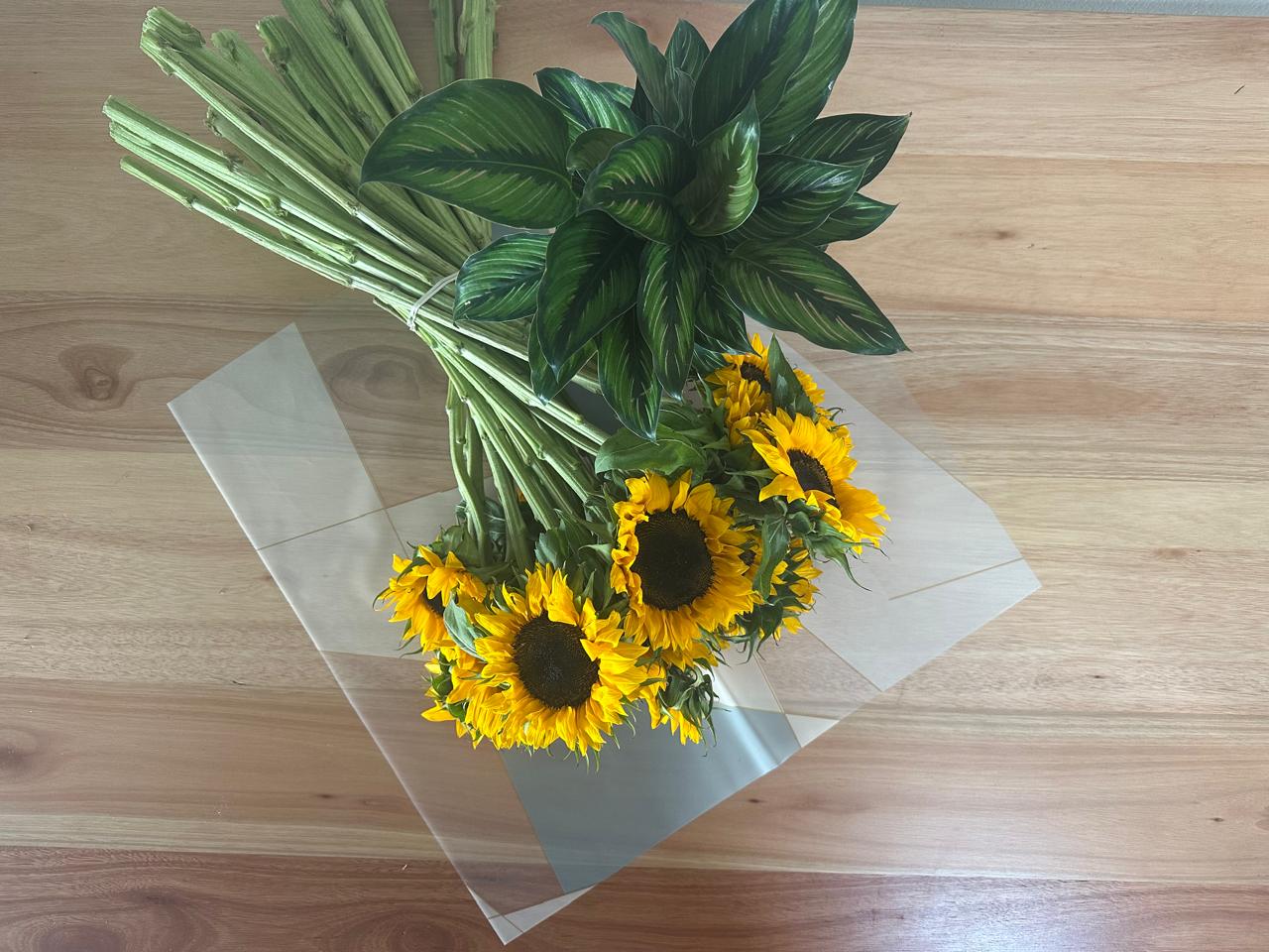 Emballage cellophane pour fleurs : abricot bicolore et bordure or blanc (paquet de 20)